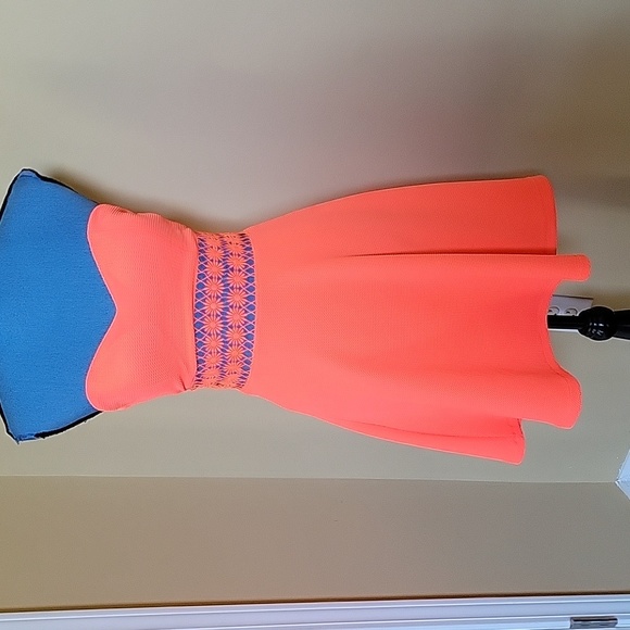 Charlotte Russe Dresses & Skirts - NWT Coral Strapless Open Midriff Dress